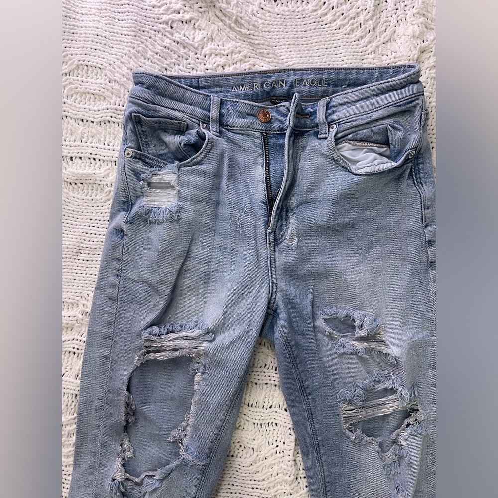 American Eagle Outfitters Women's Light Blue Ripped jeans